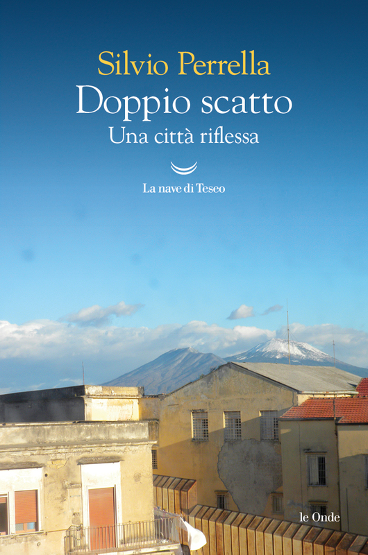 Doppio scatto Una città riflessa