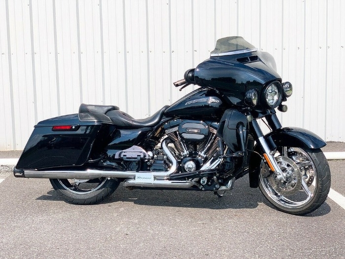 2015 Harley-Davidson® Street Glide® CVO™ FLHXSE 110\\