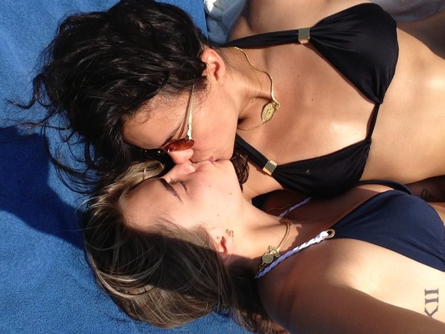 640px x 480px - 1432 Rihanna Leaked Lesbian Kiss | Celebrity | Luscious Hentai Manga & Porn