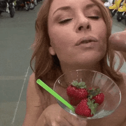 swallow-3_01FRTZV85D8XWQ20X0F1AZFSYP.gif
