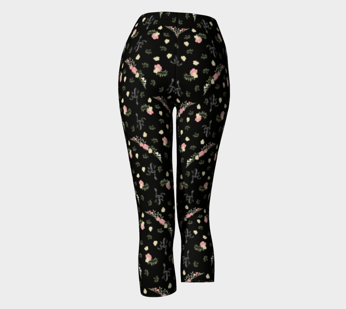 Vintage Roses and Frogs Capri Pants preview #4