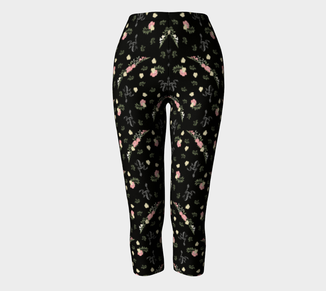 Vintage Roses and Frogs Capri Pants preview #2