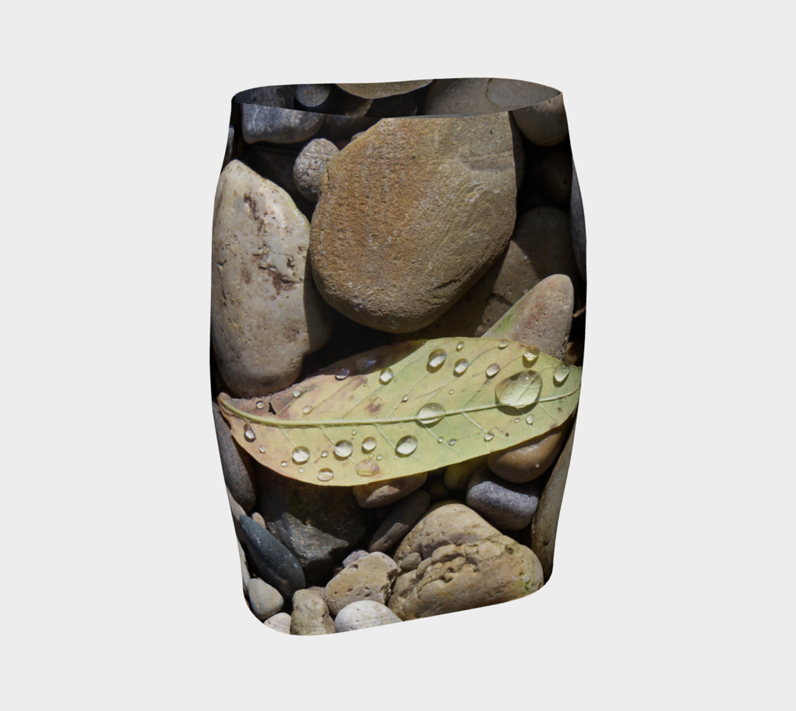 Aperçu de Green Leaf with Water Droplets Fitted Skirt #1