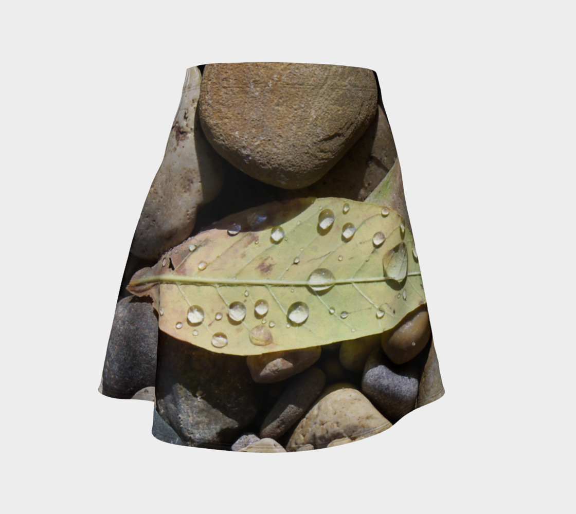 Aperçu 3D de Green Leaf with Water Droplets Flare Skirt