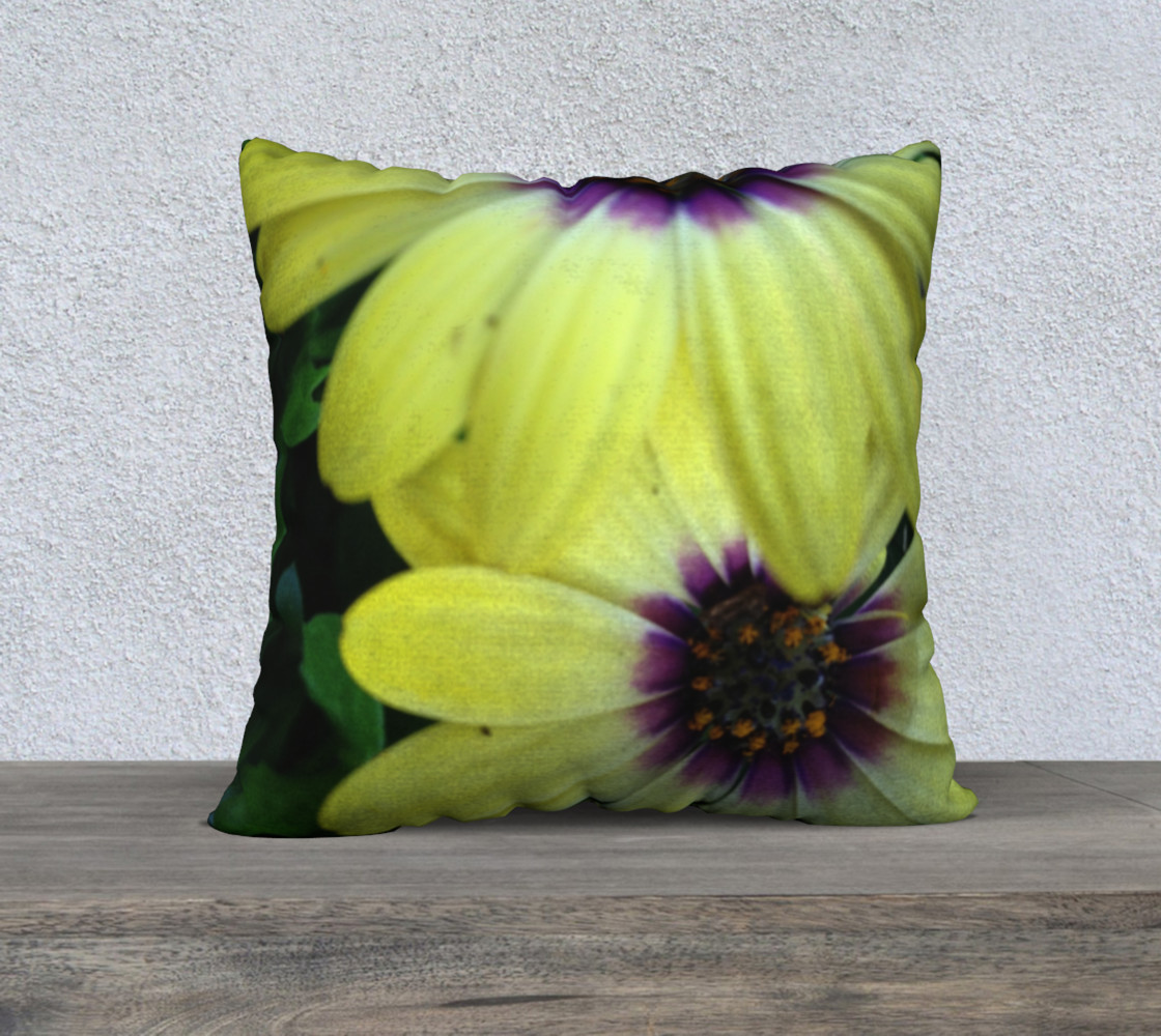 Delectable Daisy in Yellow & Purple 3D preview