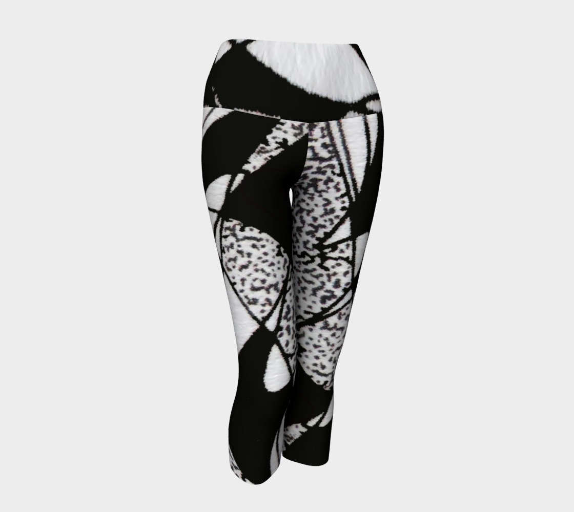 Aperçu de Pantacourts yoga-Griffe Noir et blanc-micheline-plante #1