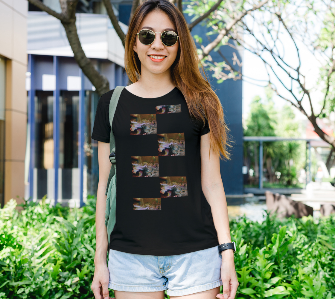 Aperçu de Golden Flowers Bella Tshirt #1