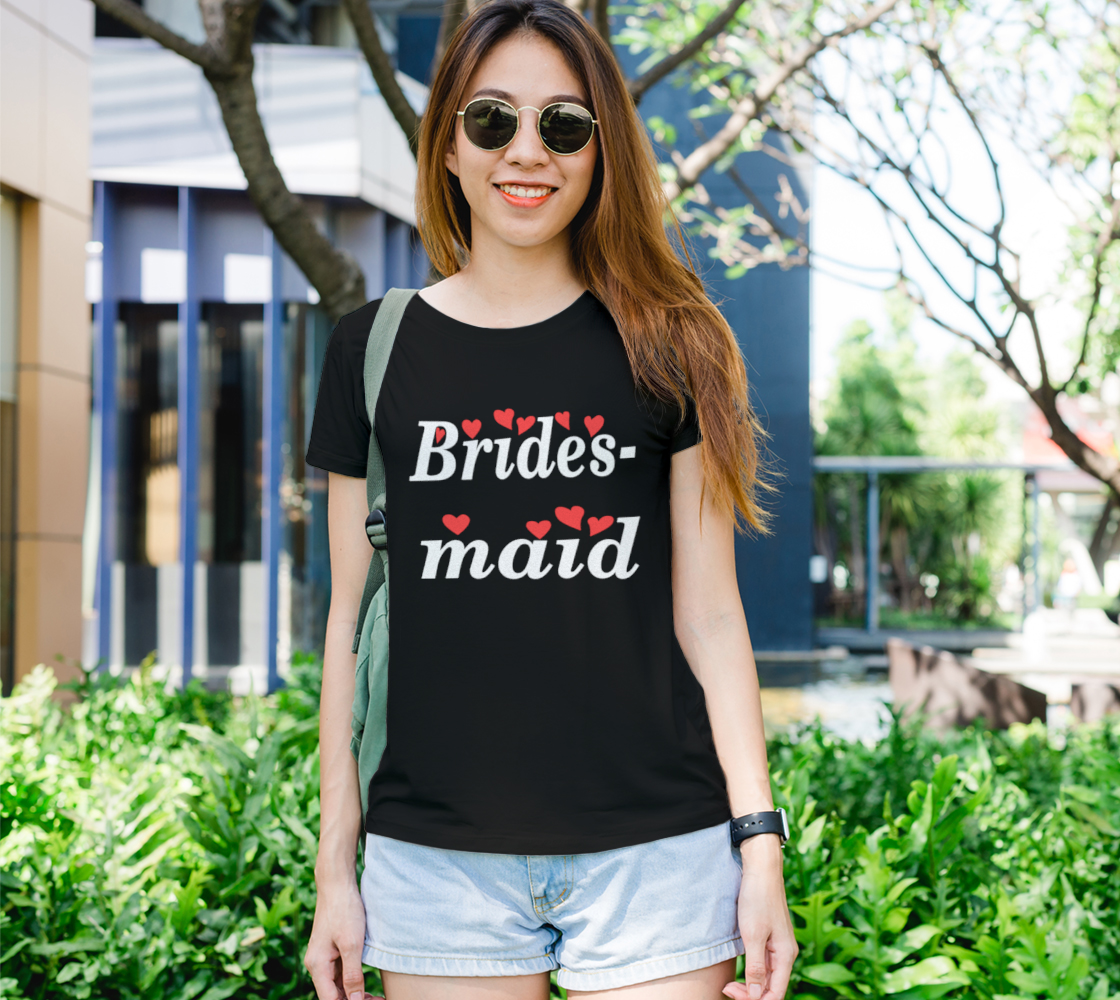 Aperçu de Bridesmaid with Red Hearts, White Font T-Shirt
