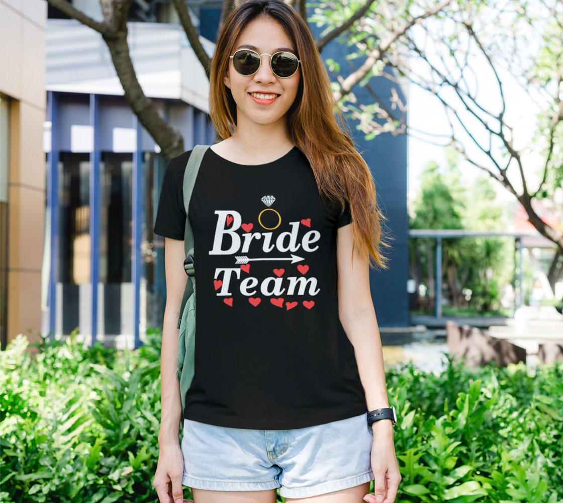 Aperçu de Bride Team with Red Hearts, Ring and Arrow, White Font Women's T-Shirt