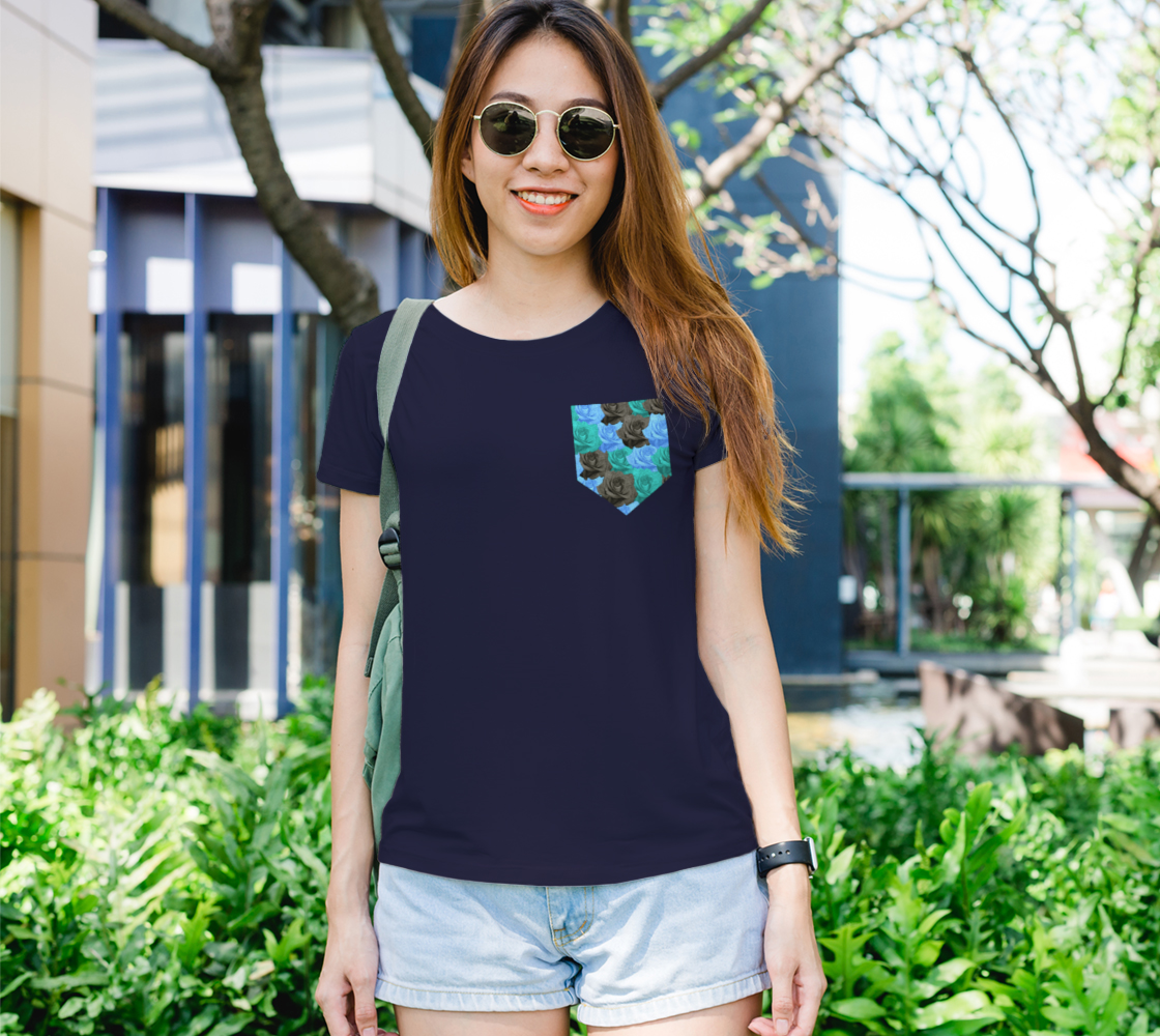 Aperçu de Blue Roses Pocket Women's Tee #1