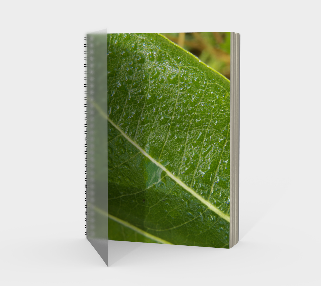 Aperçu de Green Leaf with Water Droplets Spiral Notebook