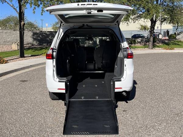Photo 2018 Toyota Sienna LE Manual Rear-Entry - $49,900 (BEST BUY - AZ Mobility Center)