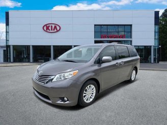 Photo Used 2015 Toyota Sienna XLE for sale