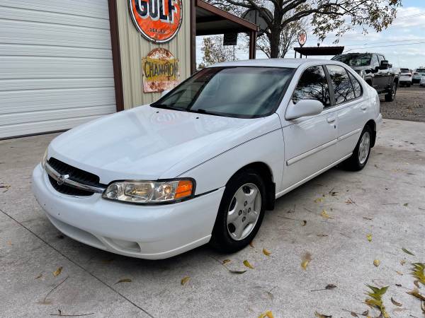 Photo 2000 Nissan Altima gxe - $3,900 (Hutto)