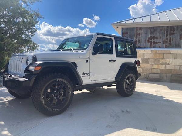Photo 2021 Jeep Wrangler -White 2 door - Manual - Hard Top - LOW MILES - $37,000 (Cedar Park - Leander)