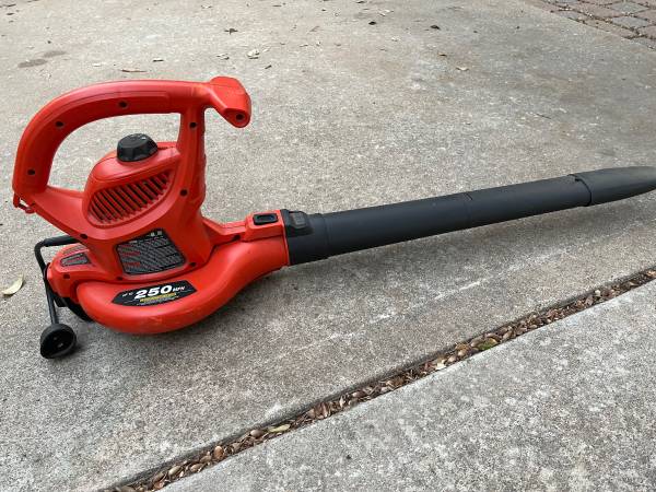 Black & Decker BV5600 12 Amp Leaf Blower and Mulching System - $40 (I35 ...