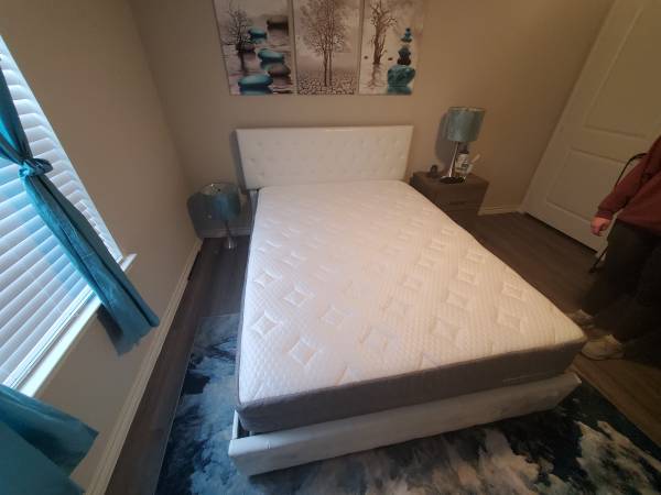 Ghostbed Luxe Queen Mattress - $700 (Austin) ‹ image 1 of 2 › Airport