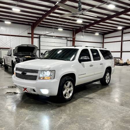 Photo 08 Chevy Suburban LTZ 4x4 - $9,450 (Anniston)