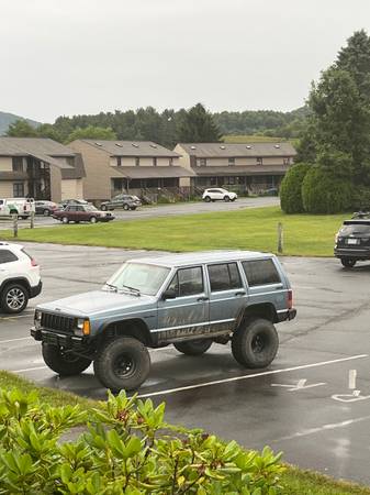Photo Jeep Cherokee XJ - $4,500 (Boone)