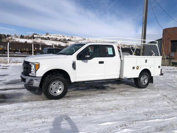 Photo 2017 FORD F350 UTILITY BED 4X4 LOW MILES - $33,000 (Livingston)