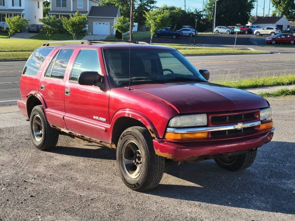 Photo 2004 Chevy Blazer 168k Miles Runs and Drives Great Clean Title In Hand Selling A - $1,000 (Tonawanda)