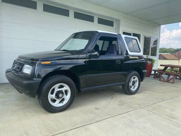 Photo 1996 Geo tracker 4 x 4 - $6,980 (Kalamazoo)