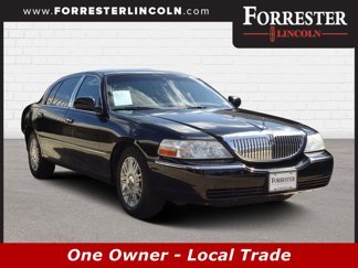 Photo Used 2011 Lincoln Town Car Signature L for sale