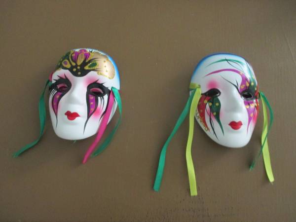 mardi gras mask wall hanging