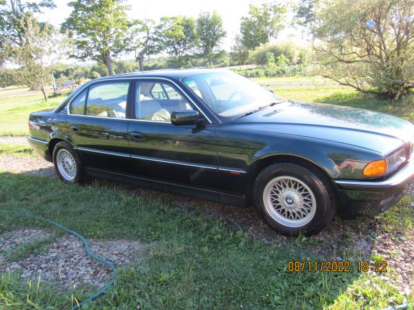 Photo 1998 BMW 740IL (luxury model) - $6,500 (mayville)