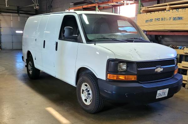 Chevrolet G3500 BOX Truck For Sale - ZeMotor