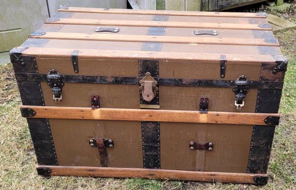 Photo Antique Marshall Field Co. steamer trunk