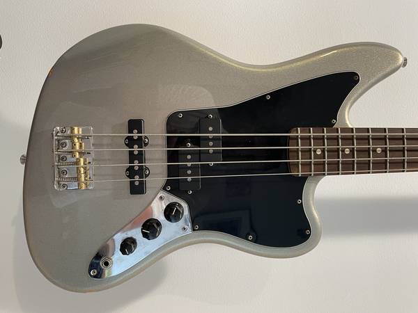 Photo Fender Standard Jaguar Bass 2015 - Ghost Silver $650