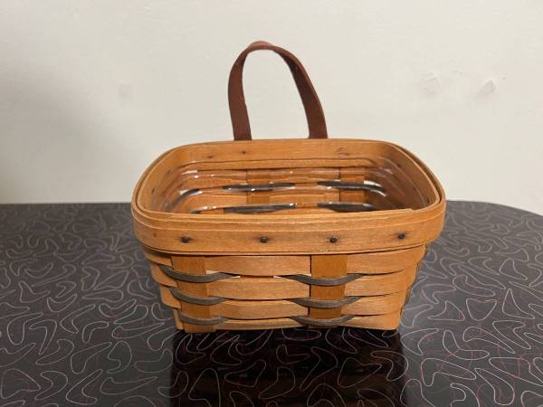 Photo Longaberger Basket Small Hanging Basket with Leather Strap Handle 1996 $18