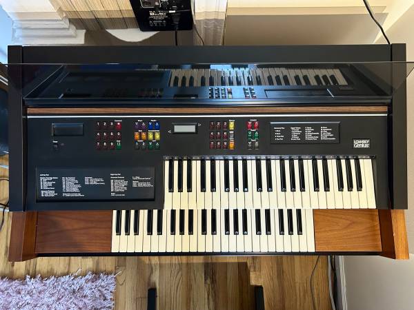 Photo Lowrey Genius Organ Model G-160, 2 Rhythm Cartridges, Orignal Bench $400