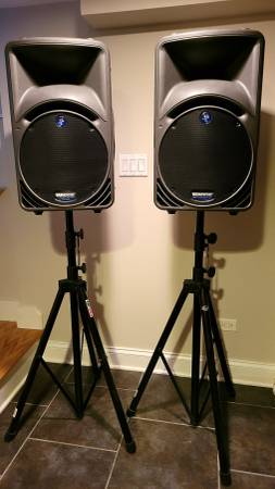 Photo Mackie SRM450 - PAIR - w stands, powered active monitors PA system $700