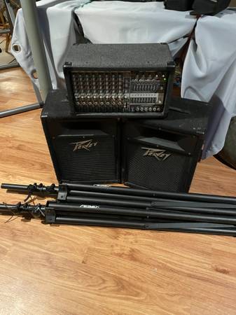 Photo Peavey XR684 PA-system with 2x PS 112 speakers and stands $499