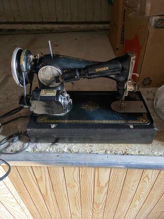 Photo Singer Sewing Machine $75