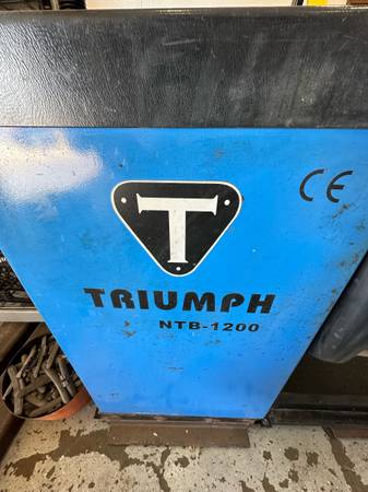 Photo Triumph NTB-1200 - Automatic Truck Wheel Balancer $1,500