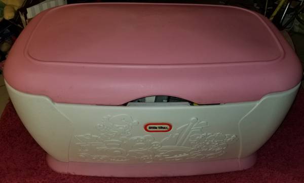 Photo Vintage Little Tikes Pink Giant Toy Chest Toy Box $70