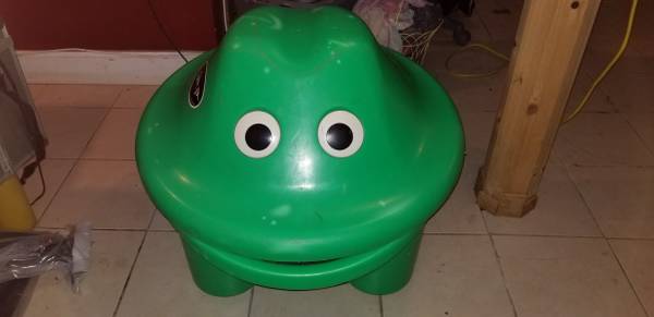 Photo Vintage STEP 2 Large Green Frog Toy Box Storage RARE $75