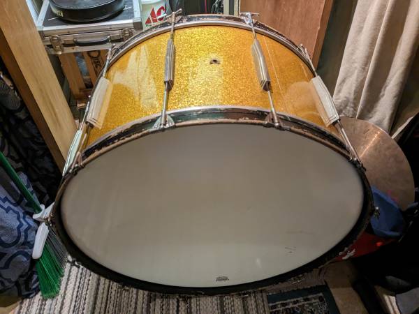 Photo Vintage WFL 32x16 orange sparkle bass drum $600