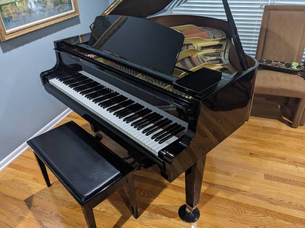 Photo Yamaha baby grand piano - like new - 1994  d chaser $8,900
