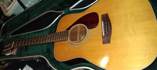 Photo 1970 Yamaha FG 260 12 string made in Japan with hard case $350