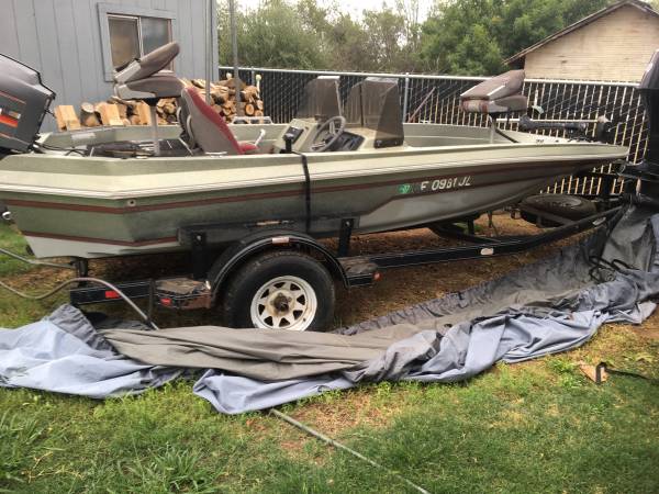 Photo 1986 Cajun bass boat $3,500