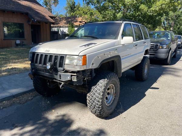 Photo 1998 Jeep Grand Cherokee 5.9 V8 7quot lift on 3539s - $3,750 (Chico)