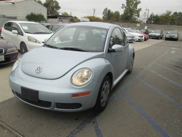 Photo 2010 Volkswagen New Beetle Base PZEV 2dr Coupe 6A - $8,880 (2010 Volkswagen New Beetle Base PZEV 2dr )
