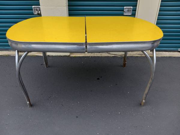 Photo Vintage Yellow Formica Kitchen Table $100