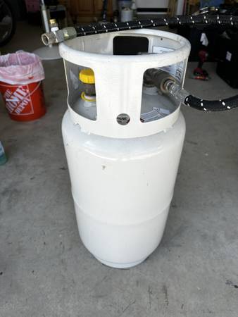 Photo forklift propane tank 5gal $100