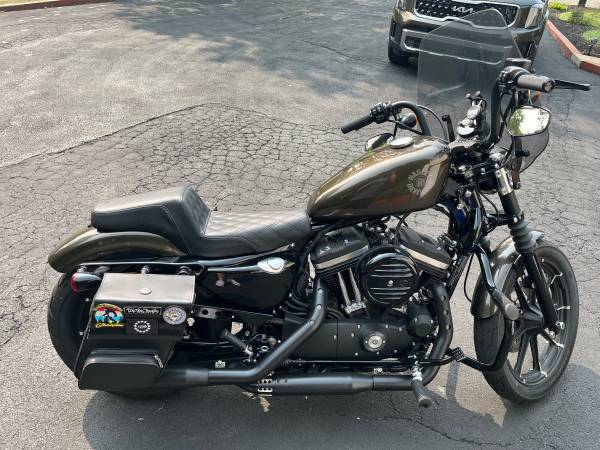 Photo Harley Sportster Iron 883 $7,900