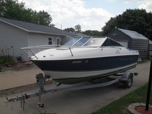 Photo REDUCED 2008 Bayliner Discovery 192 wcutty cabin $11,300